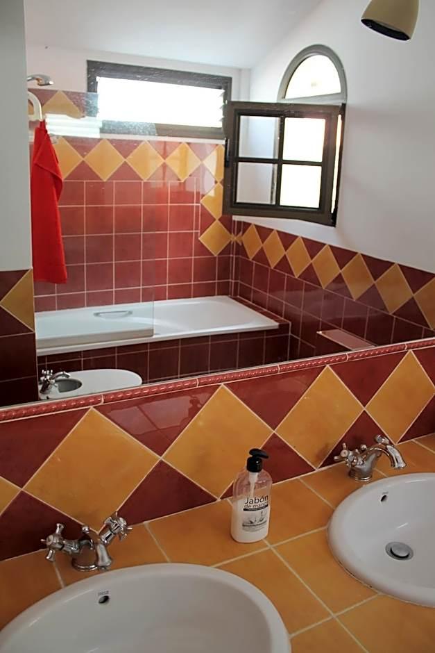 Bett im gemischten Schlafsaal für 4 Personen mit Badezimmer